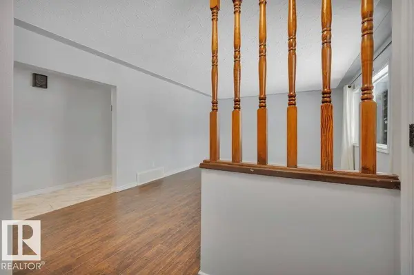 12140 53 ST NW, Edmonton, AB T5W 3L9