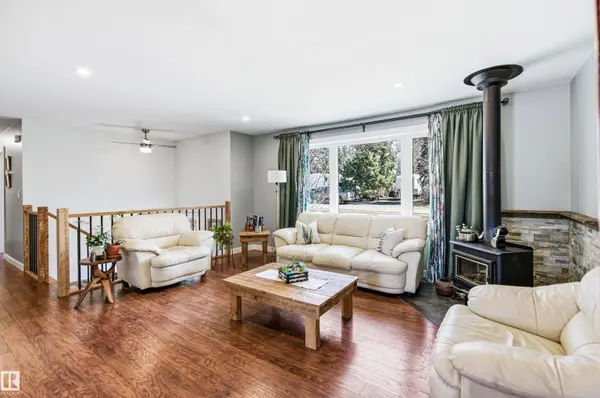 8 Macrae ST, Erskine, AB T0C 1G0