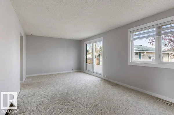 3736 12 AV NW, Edmonton, AB T6L 3B2