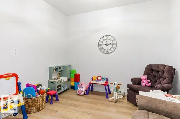 25 NETTLE CR, St. Albert, AB T8N 7Z8