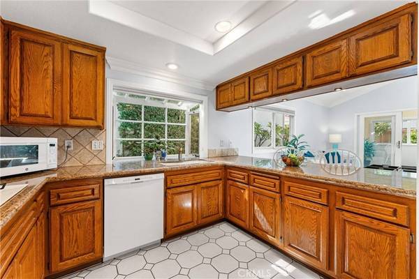 36 Oakdale, Irvine, CA 92604