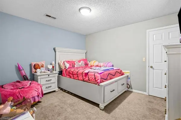 245 Olde Vineyard CT, Winston-salem, NC 27104