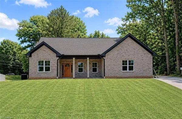 2410 Sedalia DR, Clemmons, NC 27012