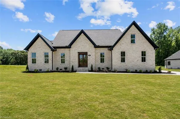 101 Maxmillian DR, Greensboro, NC 27406