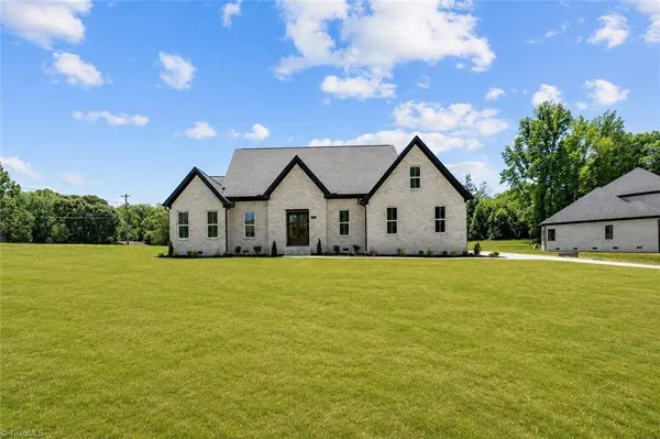101 Maxmillian DR, Greensboro, NC 27406