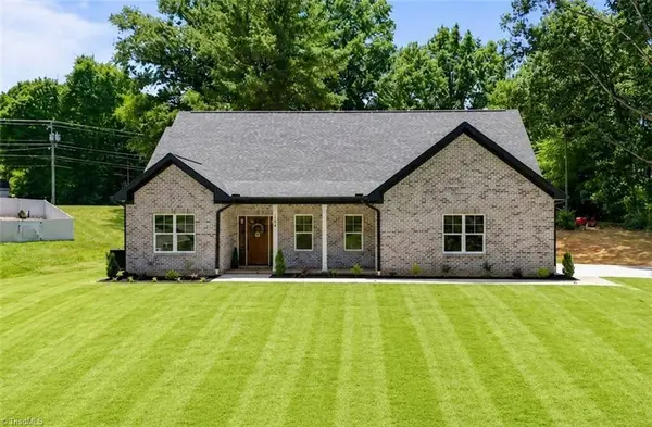2410 Sedalia DR, Clemmons, NC 27012