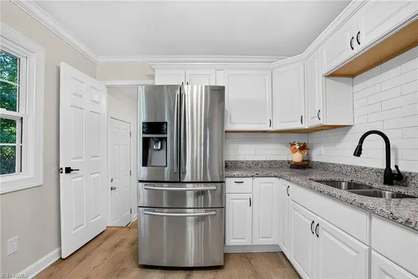 1208 Hoover AVE, High Point, NC 27260