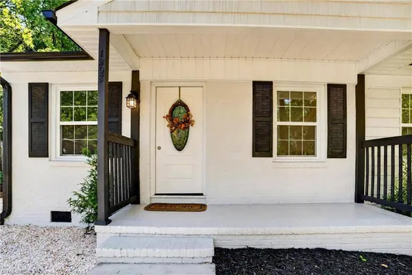 1208 Hoover AVE, High Point, NC 27260