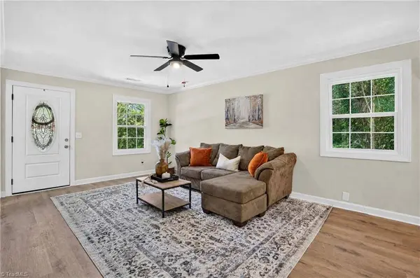 1208 Hoover AVE, High Point, NC 27260