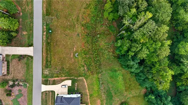 3816 Deerwood Acres DR, Summerfield, NC 27358