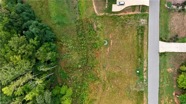 3816 Deerwood Acres DR, Summerfield, NC 27358
