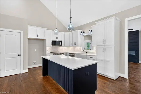 5405 Monterey Glen CT, Browns Summit, NC 27214