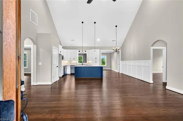 5405 Monterey Glen CT, Browns Summit, NC 27214