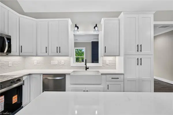 5405 Monterey Glen CT, Browns Summit, NC 27214