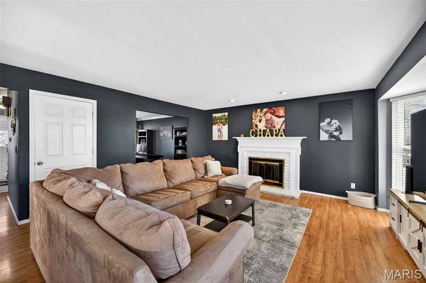 1 Belcourt CIR, St Charles, MO 63304