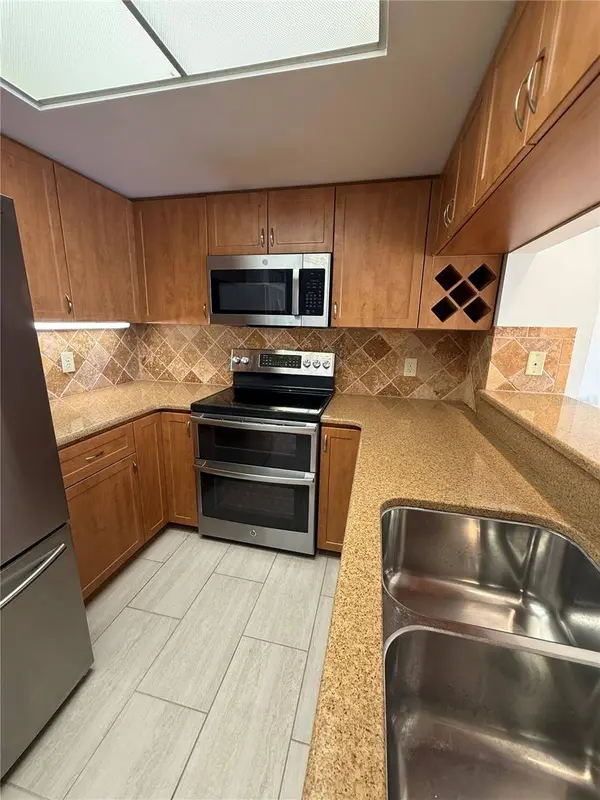 825 S OSPREY AVE #302, Sarasota, FL 34236