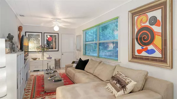 1702 HILLVIEW ST, Sarasota, FL 34239