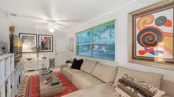 1702 HILLVIEW ST, Sarasota, FL 34239