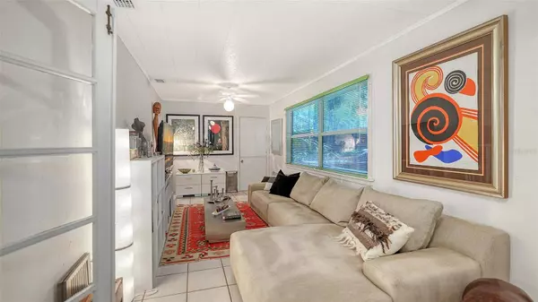 1702 HILLVIEW ST, Sarasota, FL 34239