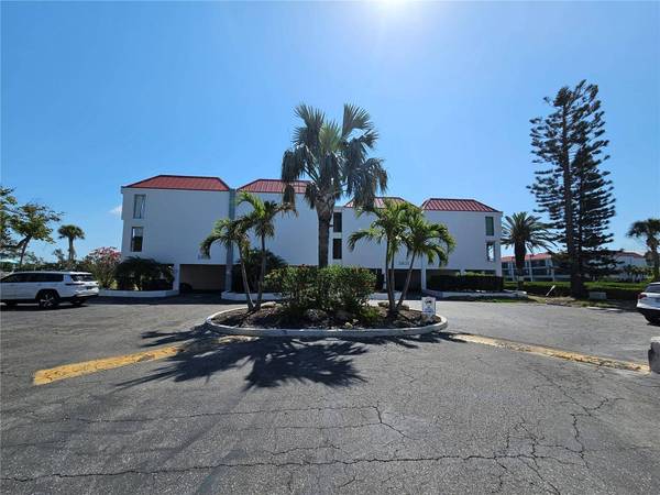 3805 E BAY DR #302, Holmes Beach, FL 34217