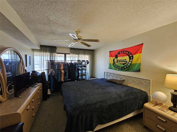 3805 E BAY DR #302, Holmes Beach, FL 34217