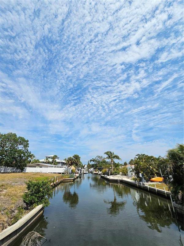 AVENIDA LEONA, Sarasota, FL 34242