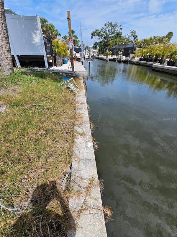 AVENIDA LEONA, Sarasota, FL 34242