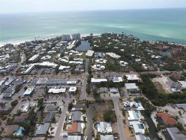 AVENIDA LEONA, Sarasota, FL 34242