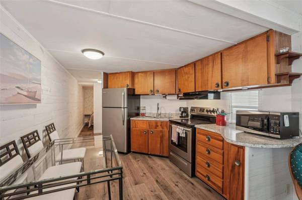 111 LAKEVIEW DR, Palmetto, FL 34221