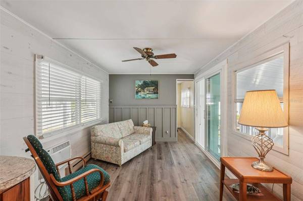 111 LAKEVIEW DR, Palmetto, FL 34221