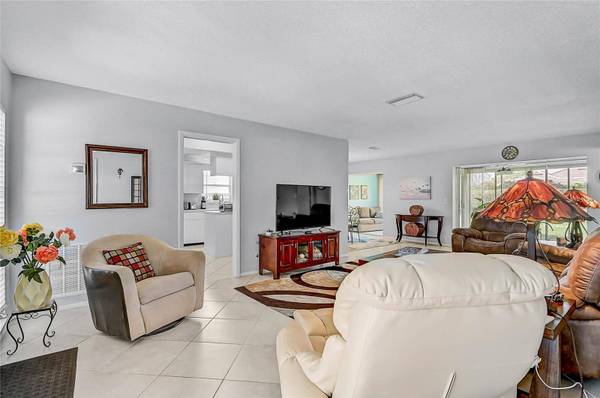 7128 W COUNTRY CLUB DR N, Sarasota, FL 34243