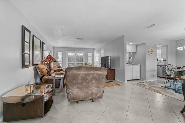 7128 W COUNTRY CLUB DR N, Sarasota, FL 34243