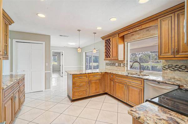 3215 PINE VALLEY DR, Sarasota, FL 34239