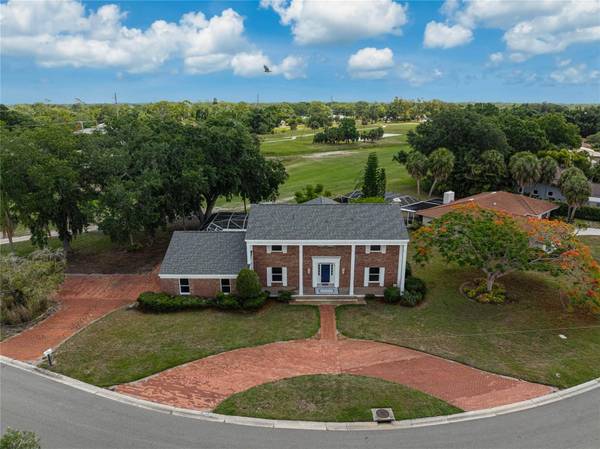 3215 PINE VALLEY DR, Sarasota, FL 34239