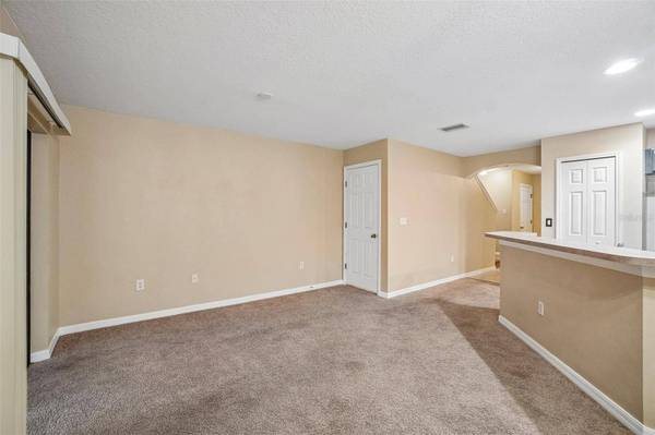 2516 OLEANDER LAKES DR, Brandon, FL 33511