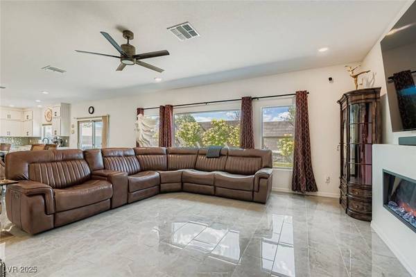 8415 Iron Heart LN, Las Vegas, NV 89113