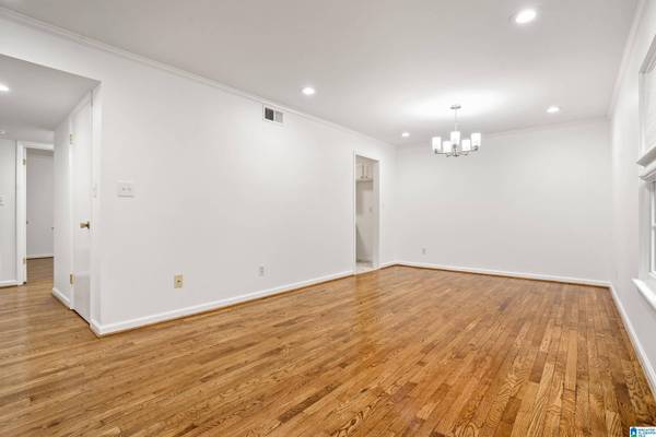 2096 MONTREAT CIRCLE #2096, Vestavia Hills, AL 35216