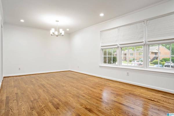 2096 MONTREAT CIRCLE #2096, Vestavia Hills, AL 35216