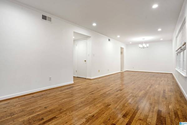 2096 MONTREAT CIRCLE #2096, Vestavia Hills, AL 35216