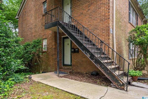 2096 MONTREAT CIRCLE #2096, Vestavia Hills, AL 35216
