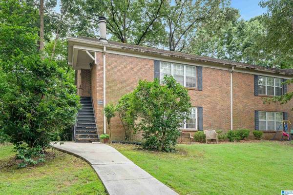 2096 MONTREAT CIRCLE #2096, Vestavia Hills, AL 35216