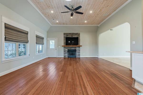 233 QUEENS GATE, Maylene, AL 35114