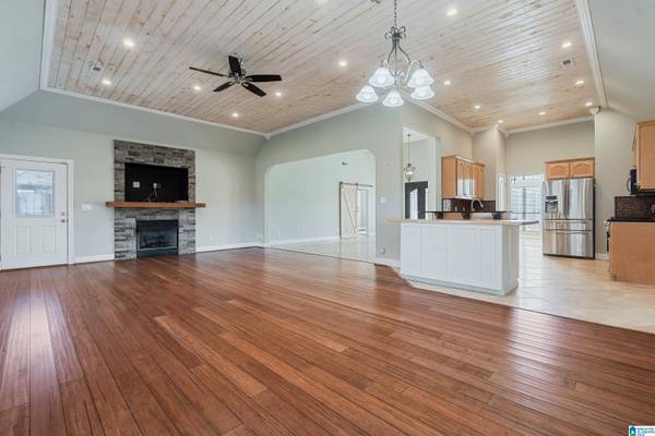 233 QUEENS GATE, Maylene, AL 35114