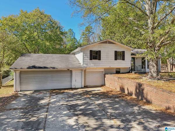 8400 COUNTRY CIRCLE, Pinson, AL 35126