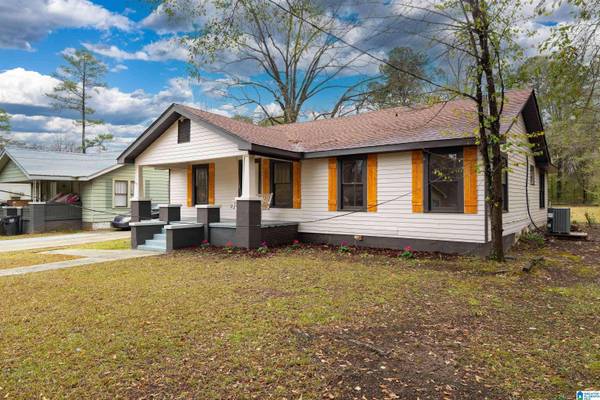 121 W CREST ROAD, Hueytown, AL 35023