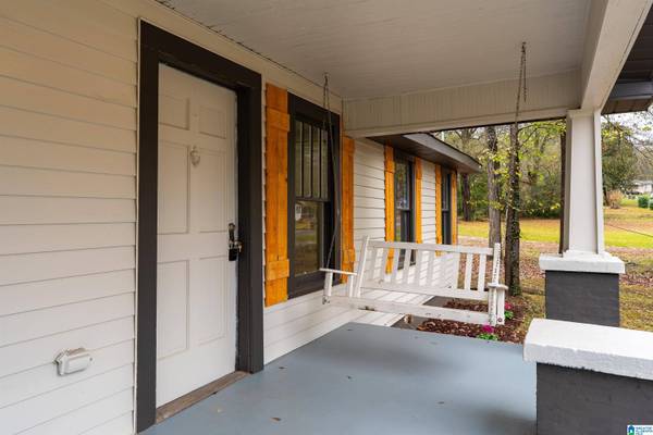 121 W CREST ROAD, Hueytown, AL 35023