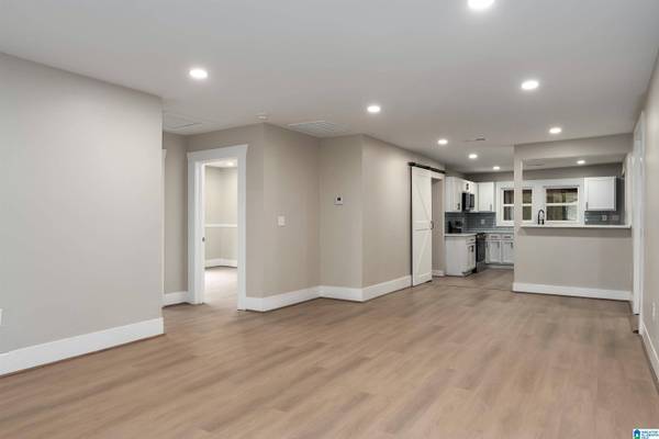 121 W CREST ROAD, Hueytown, AL 35023