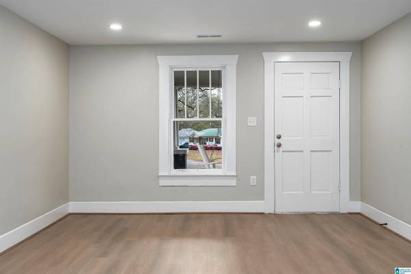 121 W CREST ROAD, Hueytown, AL 35023