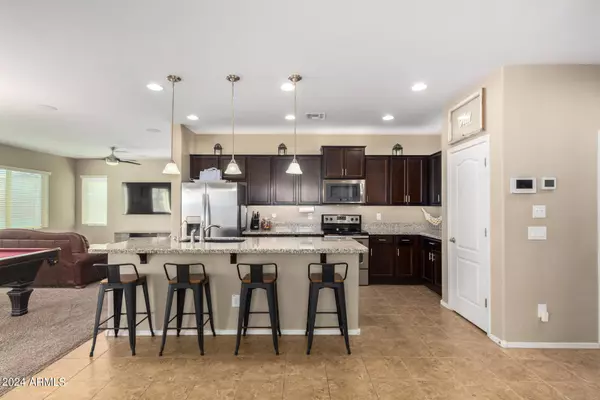 811 E GOLD DUST Way, San Tan Valley, AZ 85143