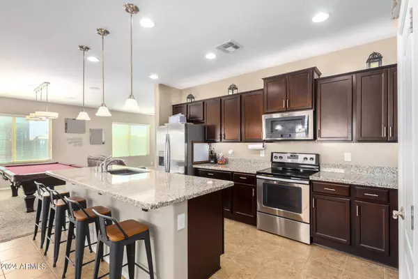 811 E GOLD DUST Way, San Tan Valley, AZ 85143